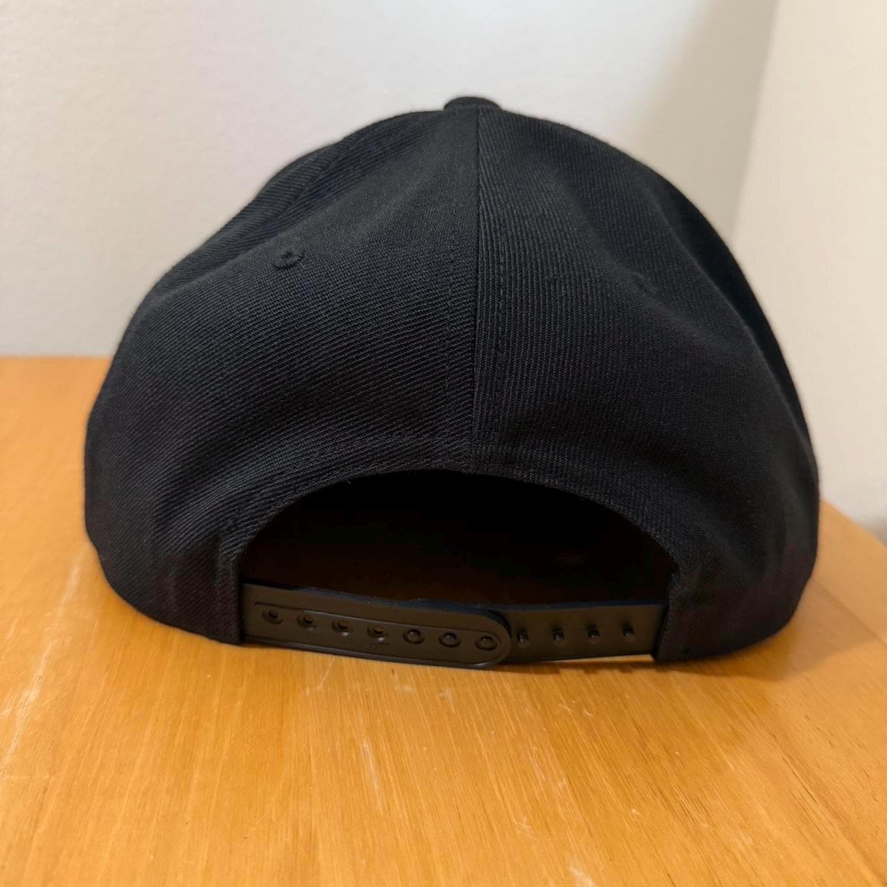 Black and white Snowfall snapback hat